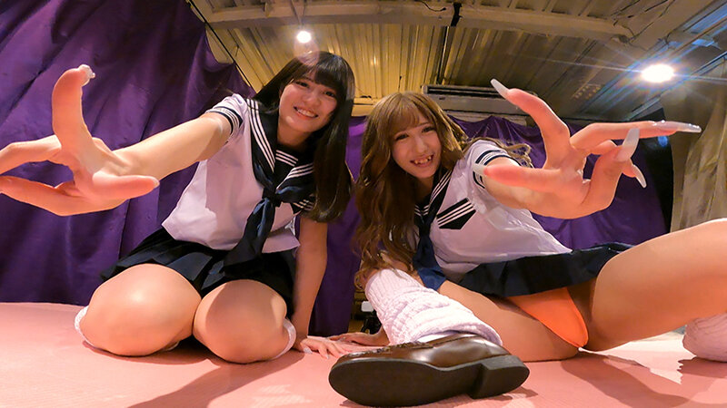 女子校生達がパンティーをオ○ンコにグイグイ食い込ませて見せつけてくるんです。10 サンプル画像2