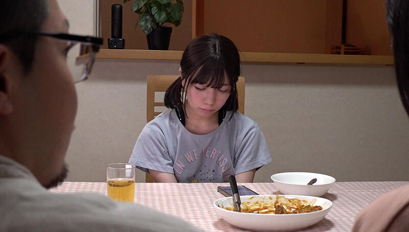 強●回避かくれんぼ お父さんとお義母さんが居ない間に、知らないおじさん達がやってきました。怖かったので、逃げました。押し入れにも隠れました。でも、捕まってしまいました…。 日向由奈 サンプル画像2